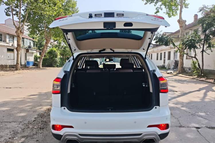Used BYD S7 2017 2.0T Automatic Prestige Edition Trunk