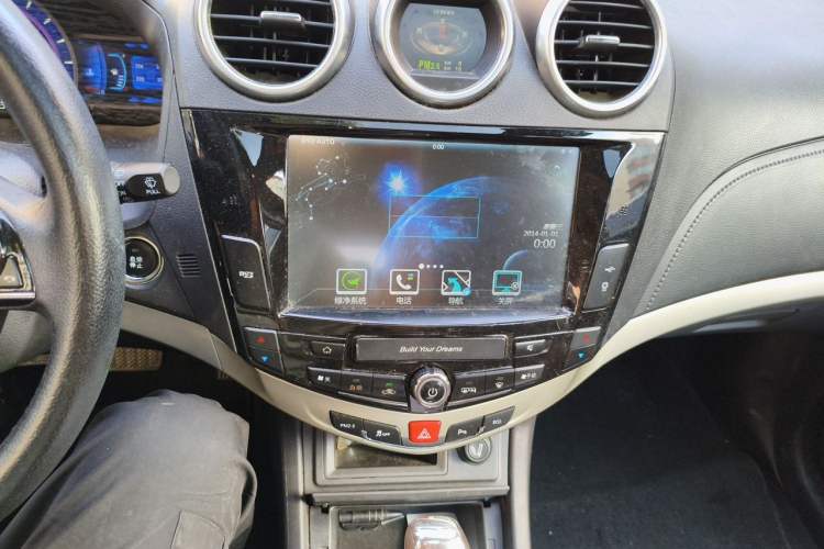Used BYD S7 2015 2.0T Upgraded Automatic Luxury Version Audio And AC Panel