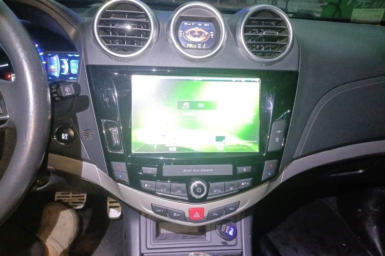Used BYD S7 2015 2.0T Upgraded Automatic Luxury Version Audio And AC Panel
