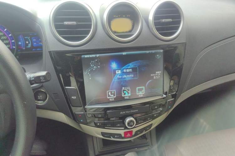 Used BYD S7 2015 2.0T Upgraded Automatic Luxury Version Audio And AC Panel