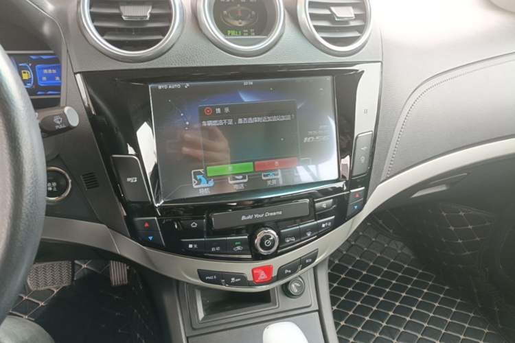 Used BYD S7 2015 2.0T Automatic Prestige Model Audio And AC Panel