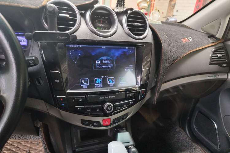 Used BYD S7 2015 2.0T Upgraded Automatic Luxury Version Audio And AC Panel