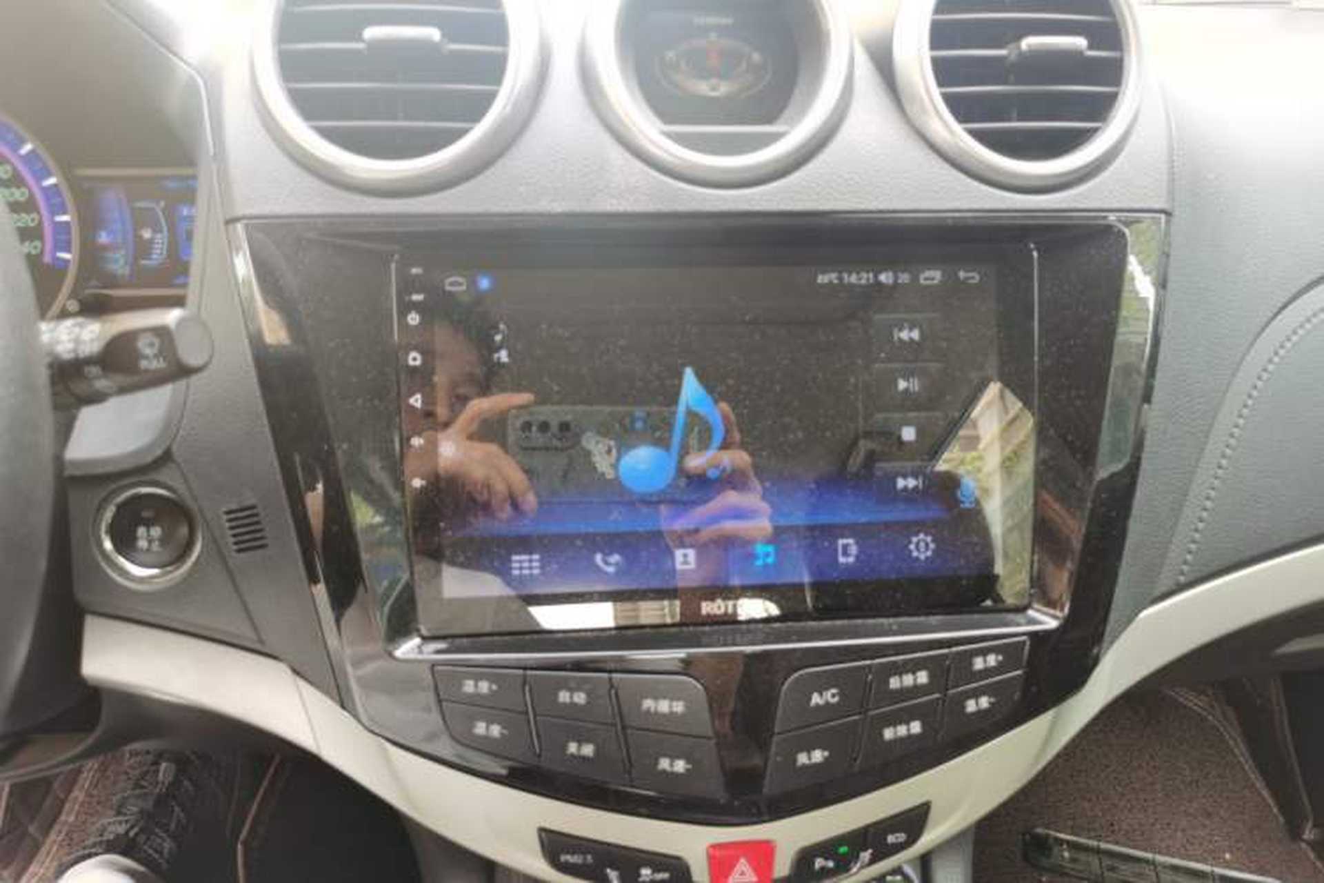 Used BYD S7 2015 2.0T Upgraded Automatic Luxury Version Audio And AC Panel