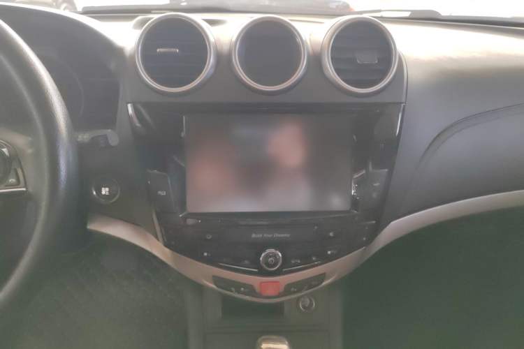 Used BYD S7 2015 2.0T Upgraded Automatic Luxury Version Audio And AC Panel