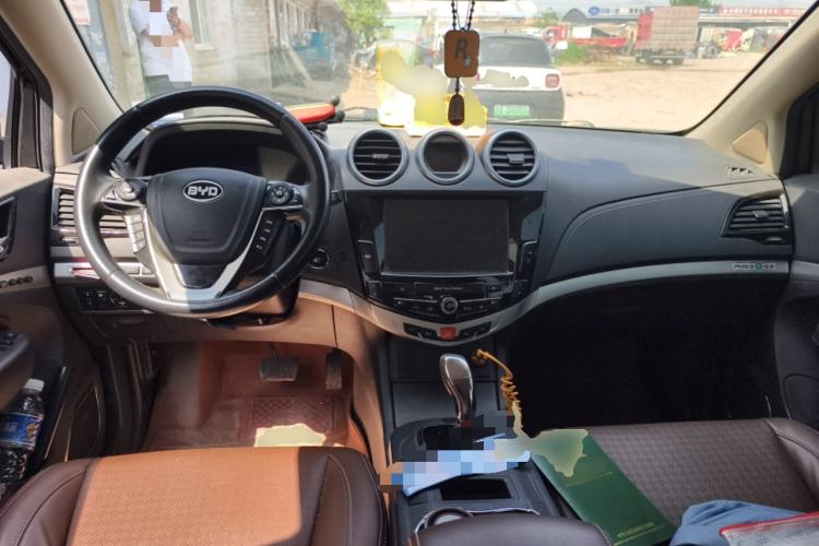 Used BYD S7 2015 2.0T Upgraded Automatic Flagship Version Center Console