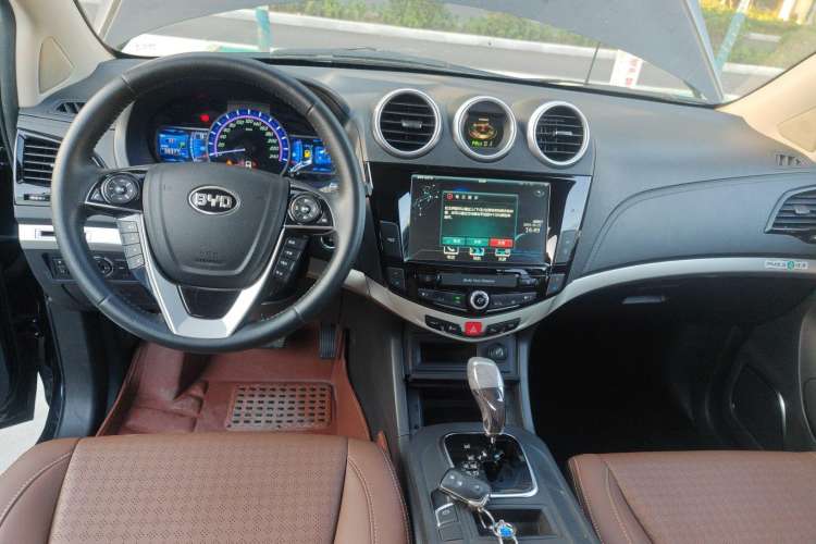 Used BYD S7 2015 2.0T Upgraded Automatic Luxury Version Center Console