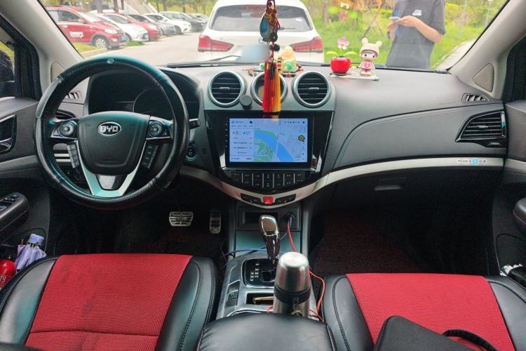 Used BYD S7 2015 2.0T Automatic Prestige Model Center Console