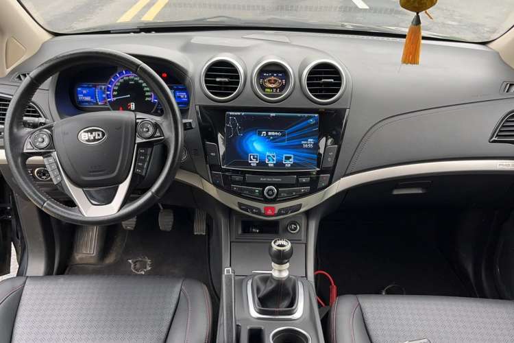 Used BYD S7 2015 1.5T Manual Luxury Model Center Console