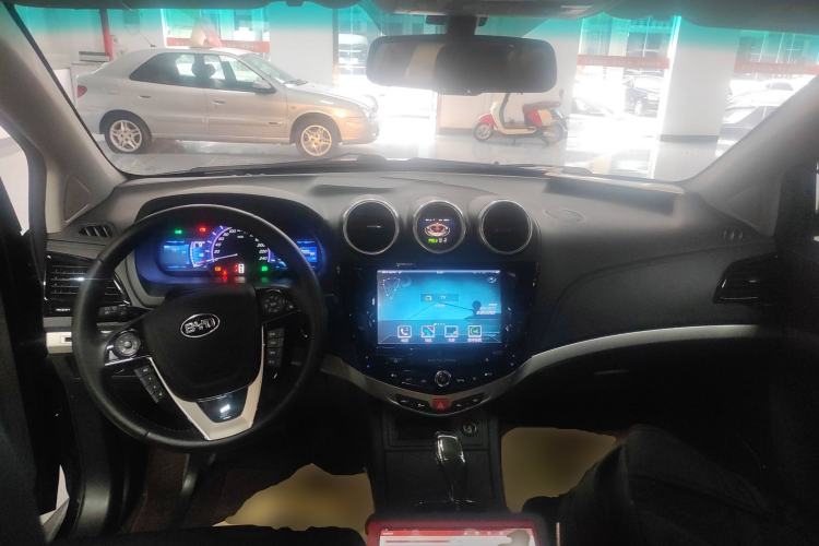 Used BYD S7 2015 2.0T Automatic Prestige Model Center Console
