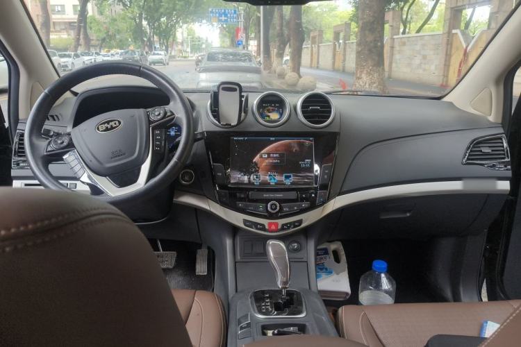 Used BYD S7 2015 2.0T Upgraded Automatic Flagship Version Center Console