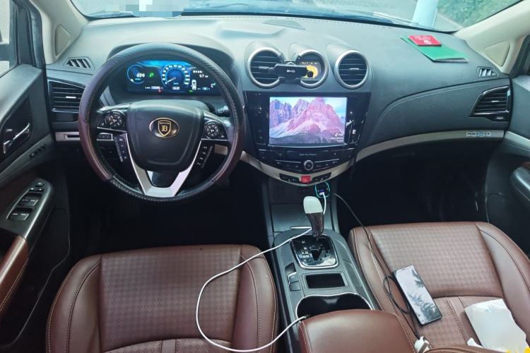 Used BYD S7 2015 2.0T Automatic Flagship Edition Center Console