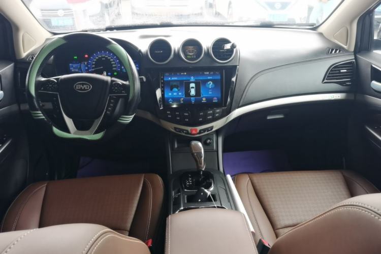 Used BYD S7 2015 2.0T Upgraded Automatic Luxury Version Center Console