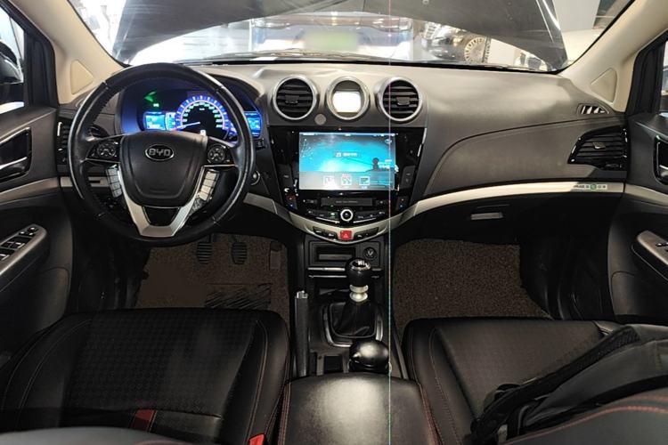 Used BYD S7 2015 1.5T Upgraded Manual Luxury Model Center Console