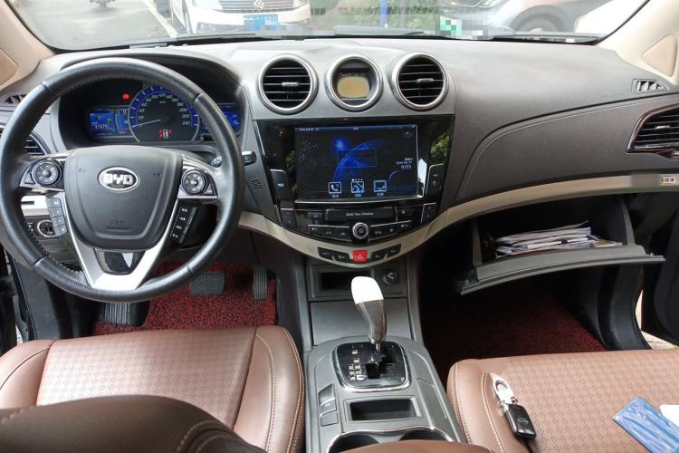 Used BYD S7 2015 2.0T Upgraded Automatic Luxury Version Center Console