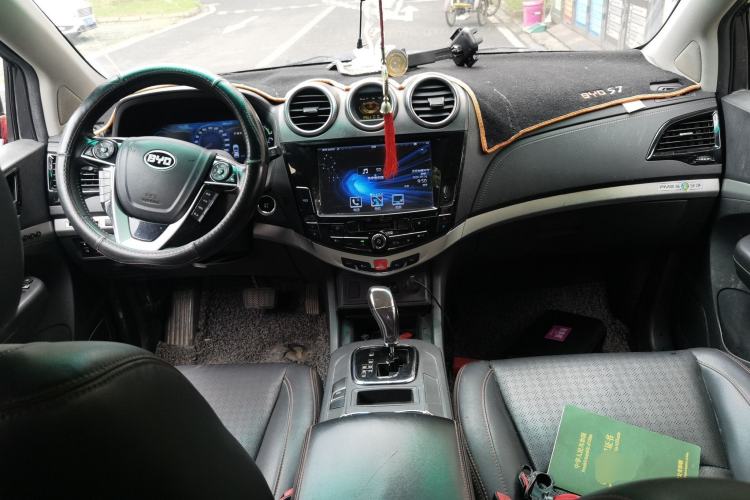 Used BYD S7 2015 2.0T Automatic Flagship Edition Center Console