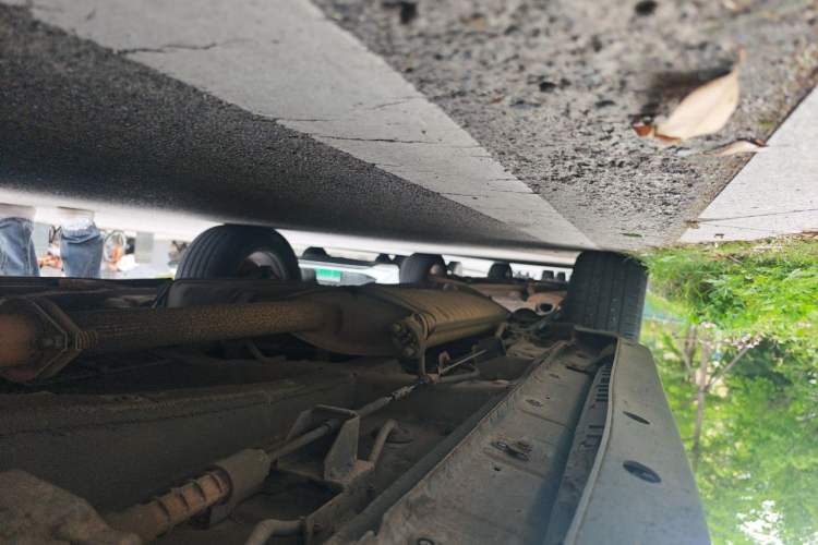 Used BYD S7 2015 2.0T Automatic Prestige Model Chassis Front Right