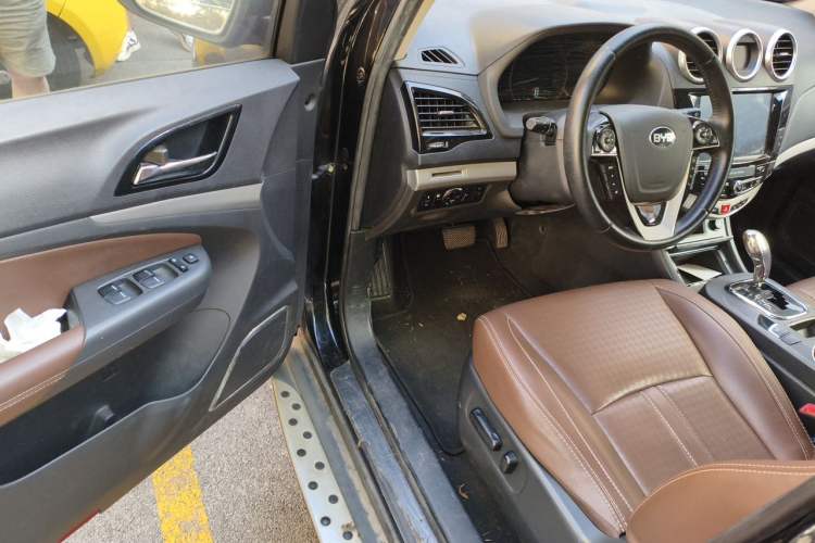 Used BYD S7 2015 2.0T Upgraded Automatic Luxury Version Driver Seat