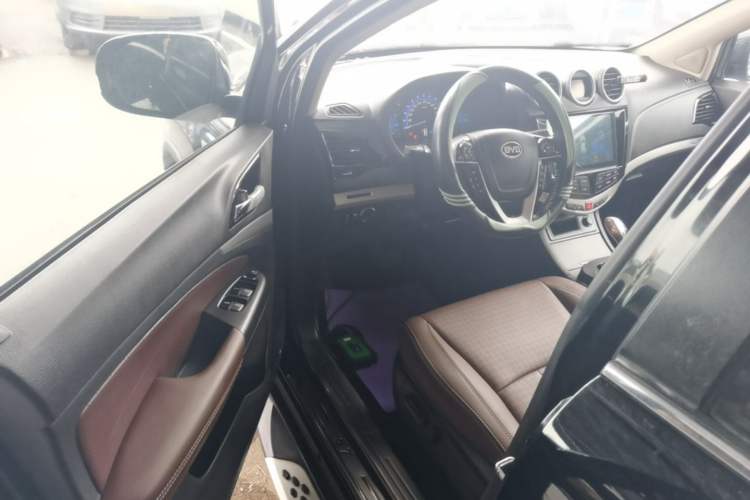 Used BYD S7 2015 2.0T Upgraded Automatic Luxury Version Driver Seat