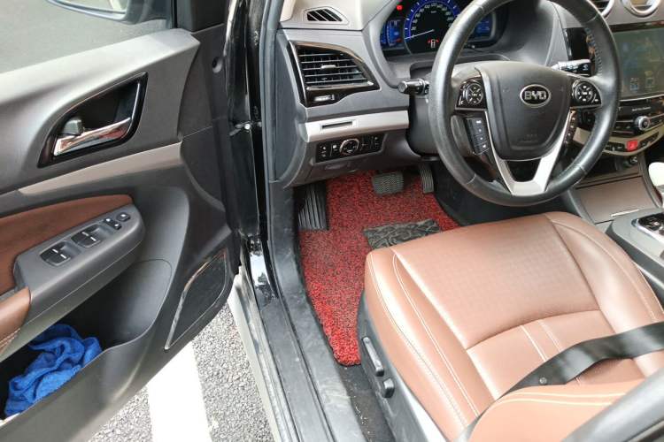 Used BYD S7 2015 2.0T Upgraded Automatic Luxury Version Driver Seat