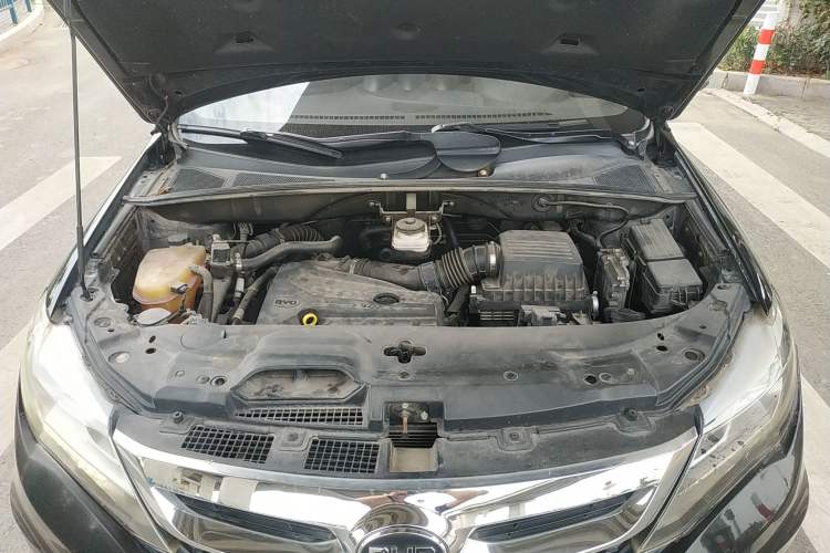 Used BYD S7 2015 2.0T Automatic Prestige Model Engine Bay