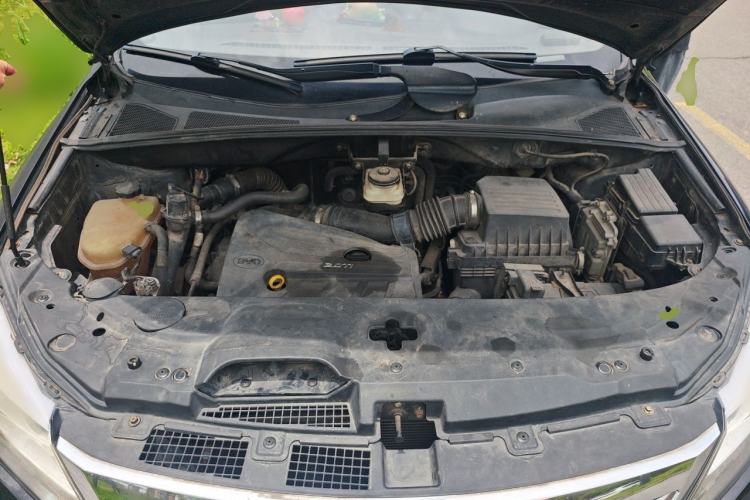 Used BYD S7 2015 2.0T Automatic Prestige Model Engine Bay