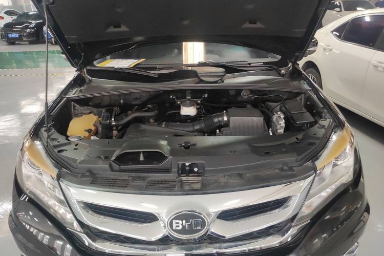 Used BYD S7 2015 2.0T Automatic Prestige Model Engine Bay