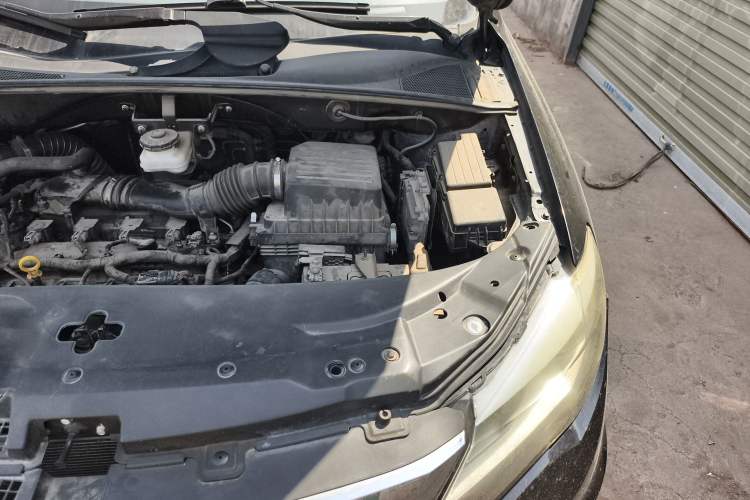 Used BYD S7 2015 2.0T Upgraded Automatic Flagship Version Engine Bay Left