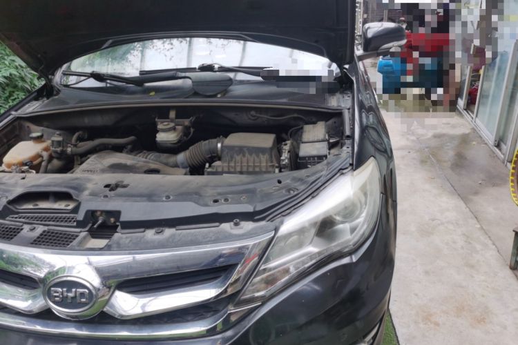 Used BYD S7 2015 2.0T Automatic Flagship Edition Engine Bay Left
