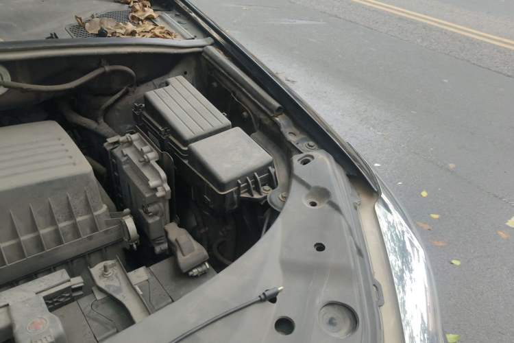 Used BYD S7 2015 2.0T Upgraded Automatic Flagship Version Engine Bay Left