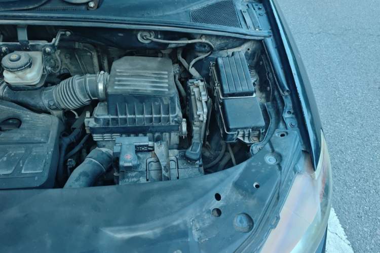 Used BYD S7 2015 2.0T Automatic Flagship Edition Engine Bay Left