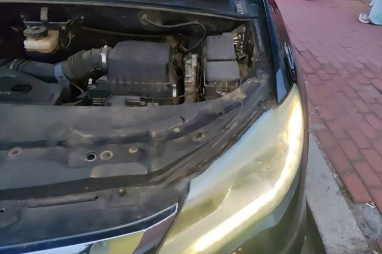 Used BYD S7 2015 2.0T Automatic Flagship Edition Engine Bay Left
