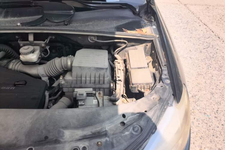 Used BYD S7 2015 2.0T Automatic Flagship Edition Engine Bay Left