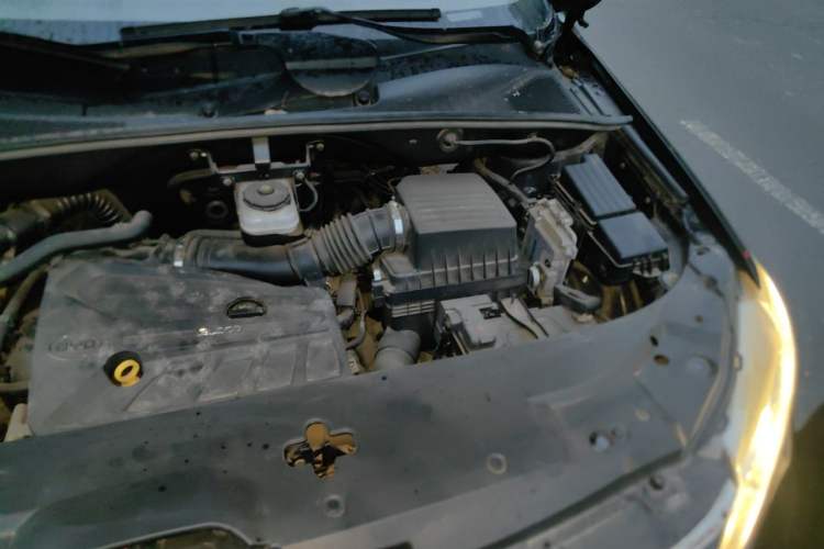 Used BYD S7 2015 2.0T Automatic Flagship Edition Engine Bay Left