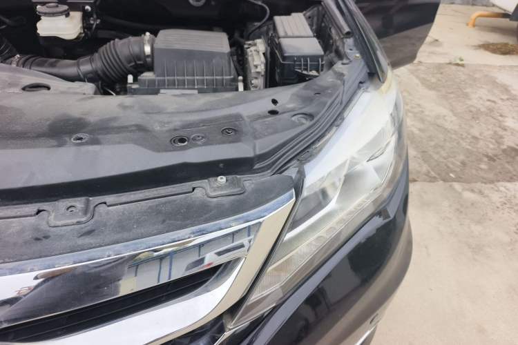Used BYD S7 2015 2.0T Upgraded Automatic Flagship Version Engine Bay Left