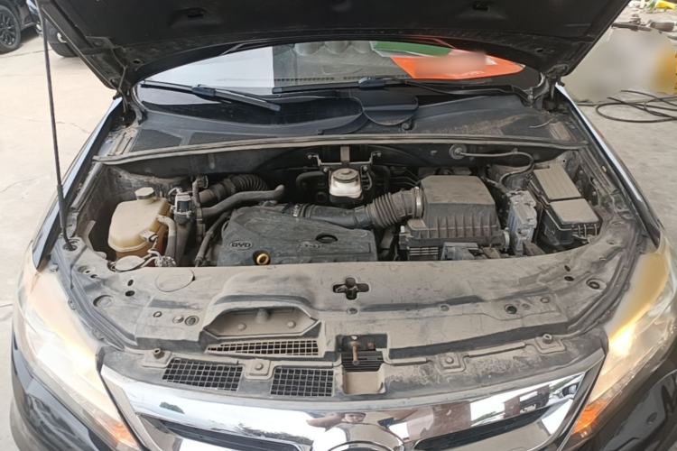 Used BYD S7 2015 2.0T Automatic Prestige Model Engine Bay