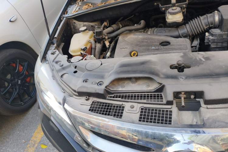 Used BYD S7 2015 2.0T Upgraded Automatic Luxury Version Engine Bay Right
