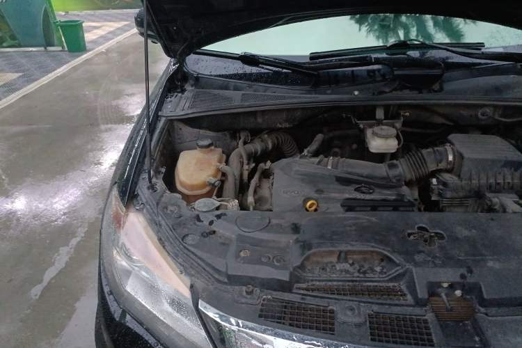 Used BYD S7 2015 2.0T Upgraded Automatic Luxury Version Engine Bay Right