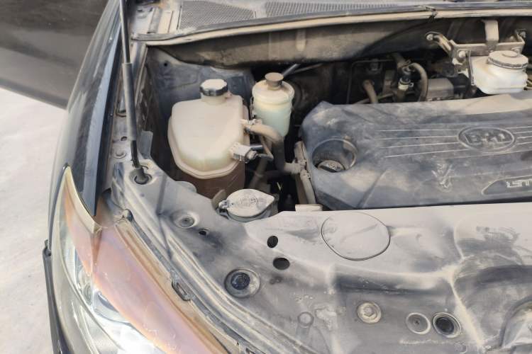 Used BYD S7 2015 1.5T Upgraded Manual Luxury Model Engine Bay Right