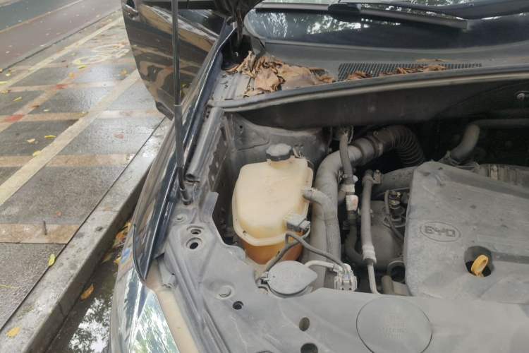 Used BYD S7 2015 2.0T Upgraded Automatic Flagship Version Engine Bay Right