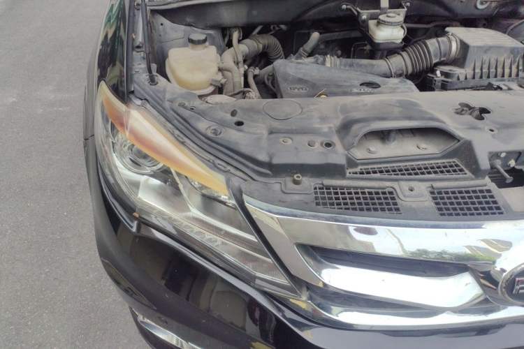 Used BYD S7 2015 2.0T Upgraded Automatic Luxury Version Engine Bay Right
