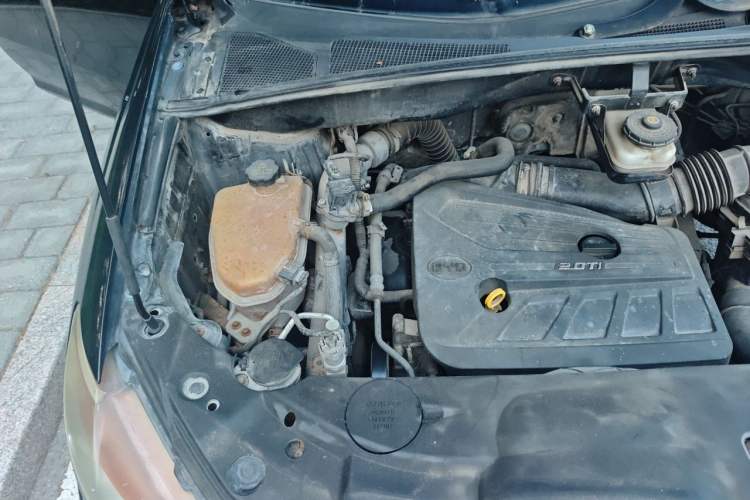 Used BYD S7 2015 2.0T Automatic Flagship Edition Engine Bay Right