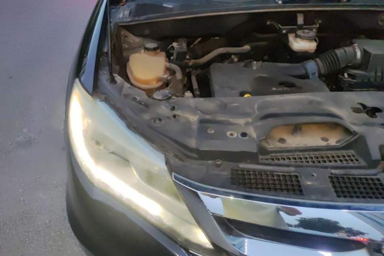 Used BYD S7 2015 2.0T Automatic Flagship Edition Engine Bay Right