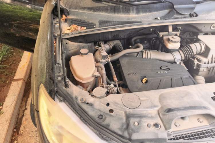 Used BYD S7 2015 2.0T Automatic Flagship Edition Engine Bay Right
