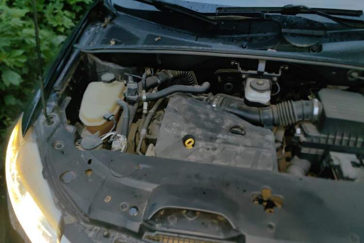 Used BYD S7 2015 2.0T Automatic Flagship Edition Engine Bay Right