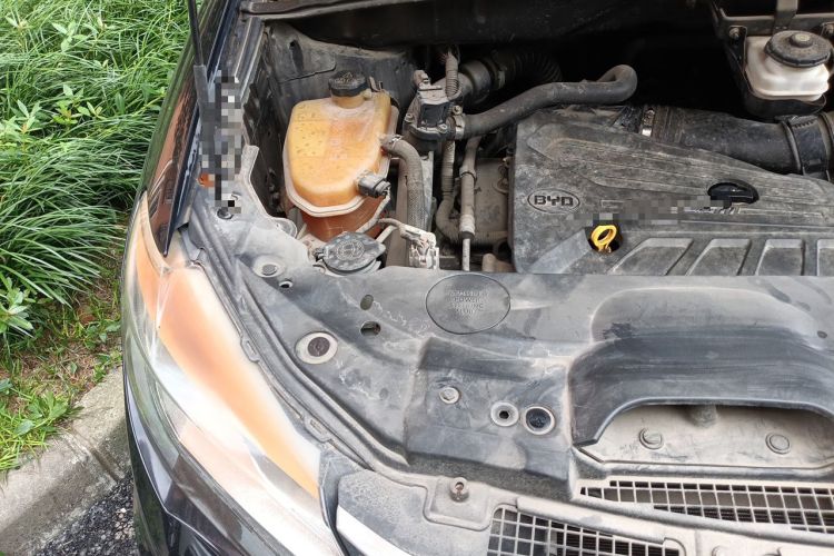 Used BYD S7 2015 2.0T Upgraded Automatic Luxury Version Engine Bay Right