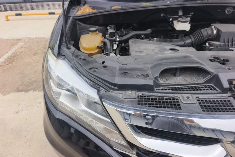 Used BYD S7 2015 2.0T Upgraded Automatic Flagship Version Engine Bay Right