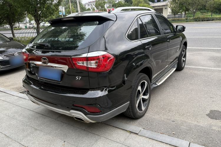Used BYD S7 2015 2.0T Upgraded Automatic Luxury Version Exterior 4
