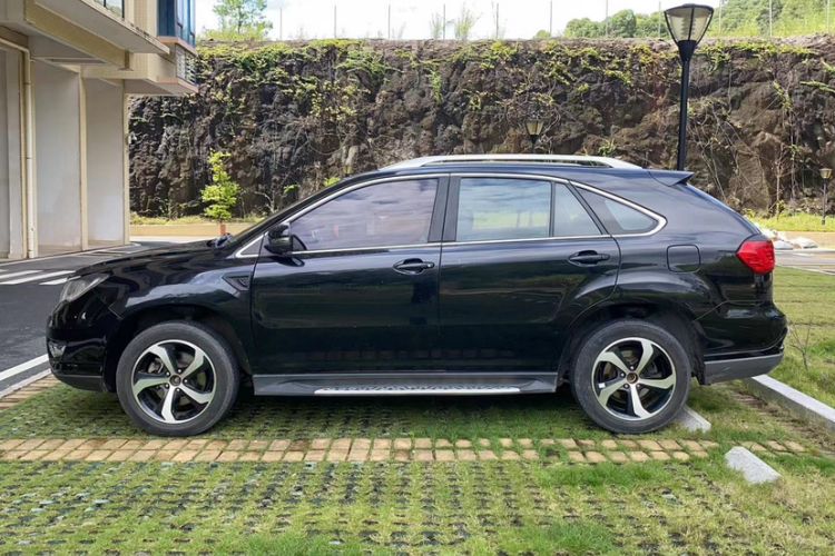 Used BYD S7 2015 2.0T Upgraded Automatic Luxury Version Exterior 4