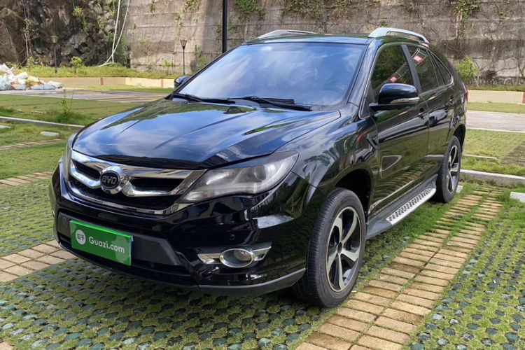 Used BYD S7 2015 2.0T Upgraded Automatic Luxury Version Exterior 5