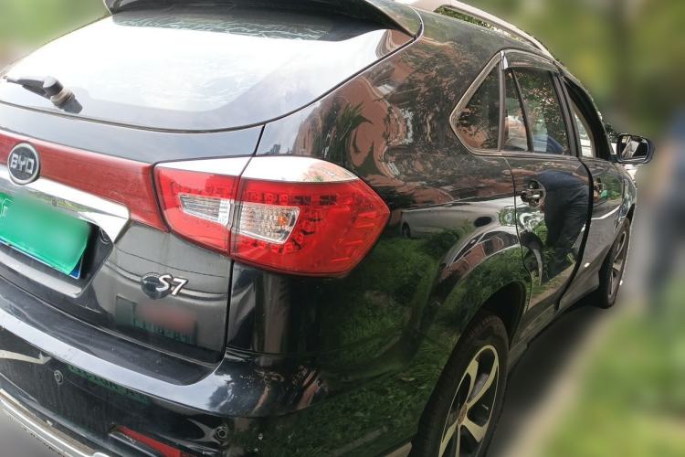 Used BYD S7 2015 2.0T Upgraded Automatic Luxury Version Exterior 5